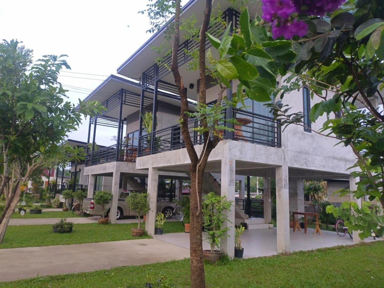 บ้านแม่อุทัยธานี Baanmae Uthaithani エクステリア 写真